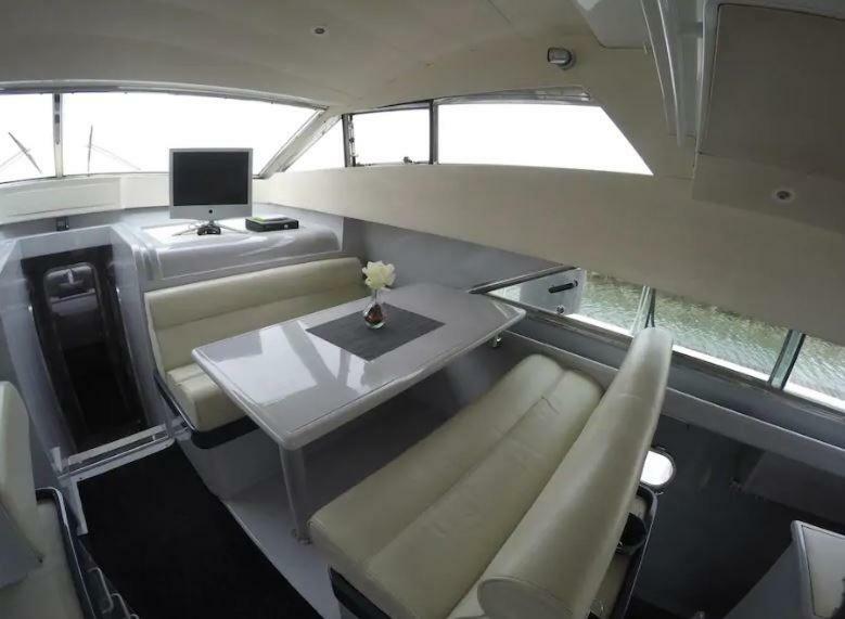 Beautiful And Magnific Yacht Hotel Lisbon Luaran gambar