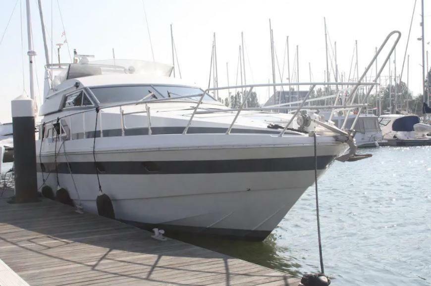Beautiful And Magnific Yacht Hotel Lisbon Luaran gambar